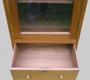 bibliotheque_homme-debout-tiroir bibliotheque_homme-debout-tiroir